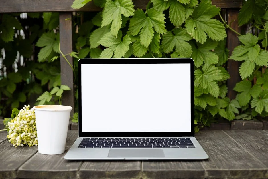 white-and-black-laptop-bs2ba7t69mm